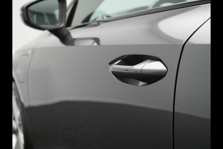 Audi A3 Sportback 45 TFSI e S edition Competition Plug In Hybrid 245pk Dealer O.H. PHEV | 2x S Line | Sportstoelen Massage | Adaptive Cruise | Bang & Olufsen | Matrix LED | 18"L.M | Sfeerverlichting | Apple Carplay | Virtual | Keyless | Blis | Navigatie | DAB |