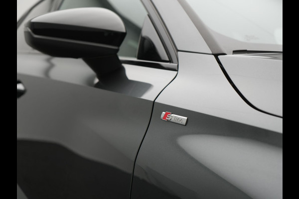 Audi A3 Sportback 45 TFSI e S edition Competition Plug In Hybrid 245pk Dealer O.H. PHEV | 2x S Line | Sportstoelen Massage | Adaptive Cruise | Bang & Olufsen | Matrix LED | 18"L.M | Sfeerverlichting | Apple Carplay | Virtual | Keyless | Blis | Navigatie | DAB |