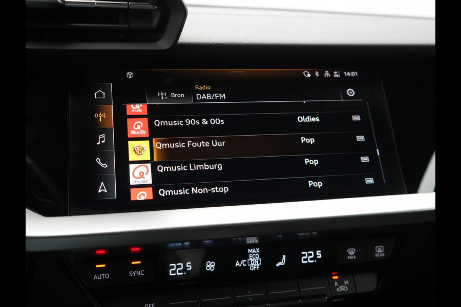 Audi A3 Sportback 45 TFSI e S edition Competition Plug In Hybrid 245pk Dealer O.H. PHEV | 2x S Line | Sportstoelen Massage | Adaptive Cruise | Bang & Olufsen | Matrix LED | 18"L.M | Sfeerverlichting | Apple Carplay | Virtual | Keyless | Blis | Navigatie | DAB |