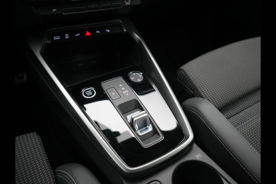 Audi A3 Sportback 45 TFSI e S edition Competition Plug In Hybrid 245pk Dealer O.H. PHEV | 2x S Line | Sportstoelen Massage | Adaptive Cruise | Bang & Olufsen | Matrix LED | 18"L.M | Sfeerverlichting | Apple Carplay | Virtual | Keyless | Blis | Navigatie | DAB |
