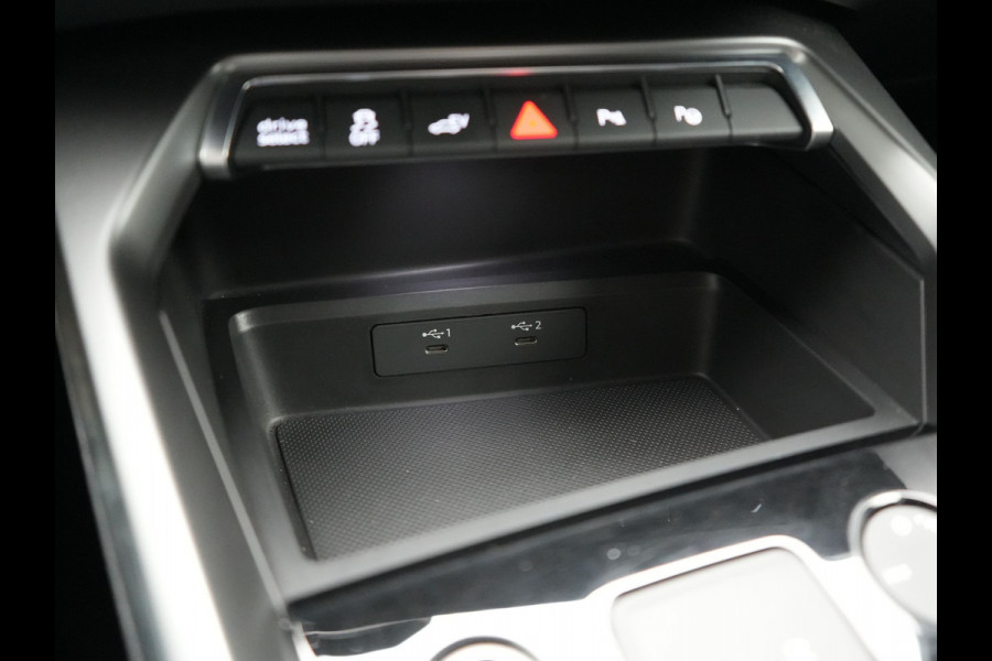 Audi A3 Sportback 45 TFSI e S edition Competition Plug In Hybrid 245pk Dealer O.H. PHEV | 2x S Line | Sportstoelen Massage | Adaptive Cruise | Bang & Olufsen | Matrix LED | 18"L.M | Sfeerverlichting | Apple Carplay | Virtual | Keyless | Blis | Navigatie | DAB |