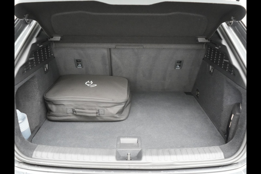 Audi A3 Sportback 45 TFSI e S edition Competition Plug In Hybrid 245pk Dealer O.H. PHEV | 2x S Line | Sportstoelen Massage | Adaptive Cruise | Bang & Olufsen | Matrix LED | 18"L.M | Sfeerverlichting | Apple Carplay | Virtual | Keyless | Blis | Navigatie | DAB |