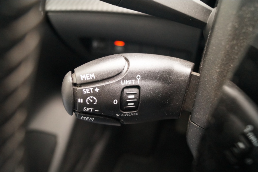 Peugeot 208 1.2 PureTech Active Pack -NAVI-AIRCO-PDC-