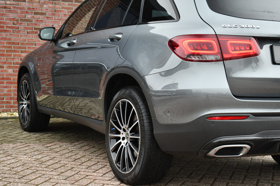 Mercedes-Benz GLC 300e 4MATIC AMG Pano Burm Night 20inch Memory Widescreen