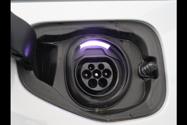 Volvo XC40 1.5 T4 Plug-in hybrid R Design | Leder/Alcantara | Carplay | Navigatie | Parkeerverwarming | Keyless | Cruise control | Parkeerhulp | Climate control | Full LED | PHEV