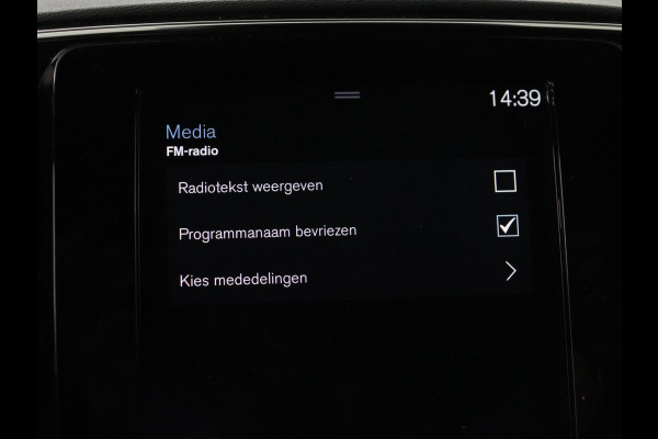 Volvo XC40 1.5 T4 Plug-in hybrid R Design | Leder/Alcantara | Carplay | Navigatie | Parkeerverwarming | Keyless | Cruise control | Parkeerhulp | Climate control | Full LED | PHEV