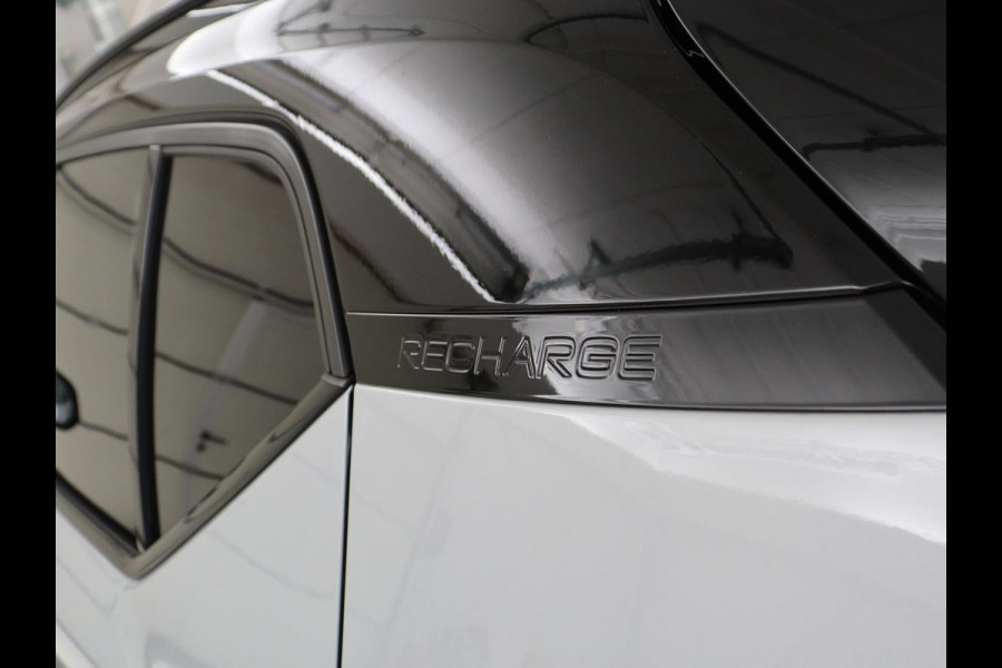 Volvo XC40 1.5 T4 Plug-in hybrid R Design | Leder/Alcantara | Carplay | Navigatie | Parkeerverwarming | Keyless | Cruise control | Parkeerhulp | Climate control | Full LED | PHEV