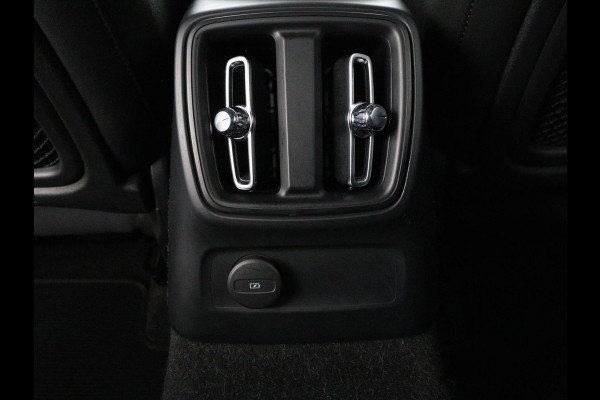 Volvo XC40 1.5 T4 Plug-in hybrid R Design | Leder/Alcantara | Carplay | Navigatie | Parkeerverwarming | Keyless | Cruise control | Parkeerhulp | Climate control | Full LED | PHEV