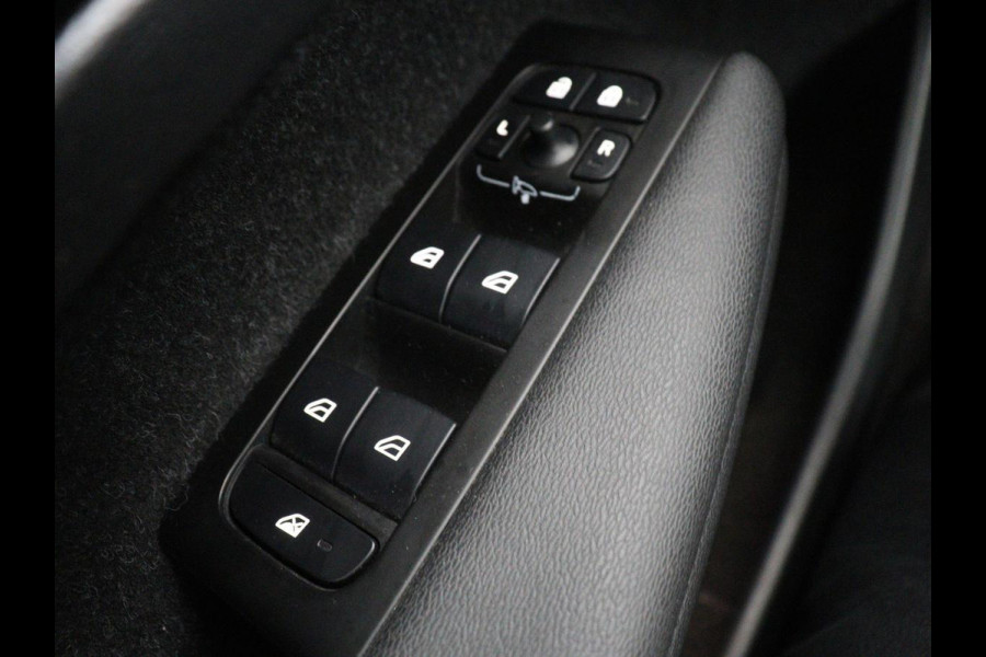 Volvo XC40 1.5 T4 Plug-in hybrid R Design | Leder/Alcantara | Carplay | Navigatie | Parkeerverwarming | Keyless | Cruise control | Parkeerhulp | Climate control | Full LED | PHEV