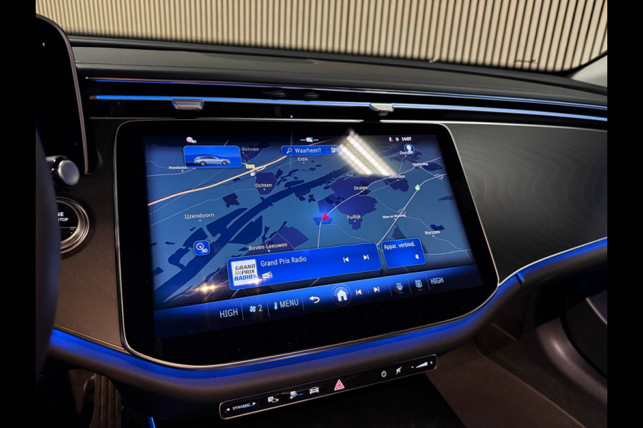 Mercedes-Benz E-Klasse Estate 300e Avantgarde Advanced-DISTRONIC-TREKHAAK-DODEHOEK-APLLE CARPLAY-COMPLEET