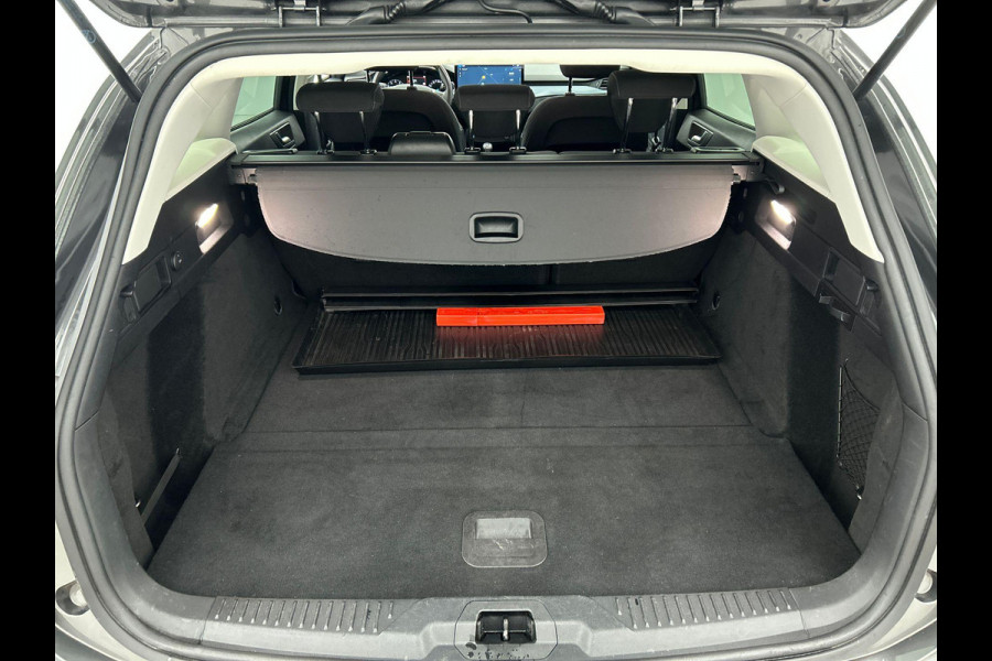 Ford FOCUS Wagon 1.0 EcoBoost Hybrid Active Airco ECC Navi Carplay PDC Voor en achter Full LED 17"LM Velgen Cruise Control