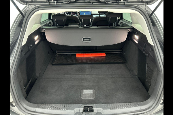 Ford FOCUS Wagon 1.0 EcoBoost Hybrid Active Airco ECC Navi Carplay PDC Voor en achter Full LED 17"LM Velgen Cruise Control