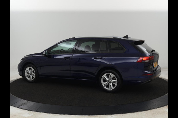 Volkswagen Golf 1.0 eTSI Life | Stoelverwarming | Camera | Massage | Carplay | Memory | Navigatie | Full LED | Sfeerverlichting | Adaptive cruise