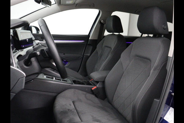 Volkswagen Golf 1.0 eTSI Life | Stoelverwarming | Camera | Massage | Carplay | Memory | Navigatie | Full LED | Sfeerverlichting | Adaptive cruise