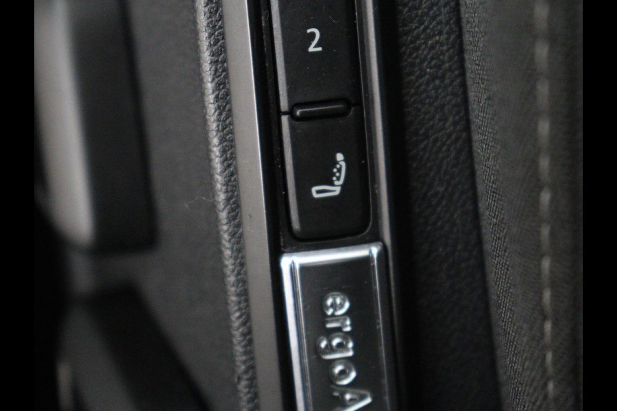 Volkswagen Golf 1.0 eTSI Life | Stoelverwarming | Camera | Massage | Carplay | Memory | Navigatie | Full LED | Sfeerverlichting | Adaptive cruise