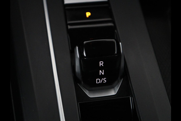 Volkswagen Golf 1.0 eTSI Life | Stoelverwarming | Camera | Massage | Carplay | Memory | Navigatie | Full LED | Sfeerverlichting | Adaptive cruise