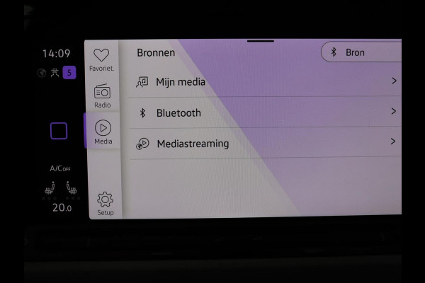 Volkswagen Golf 1.0 eTSI Life | Stoelverwarming | Camera | Massage | Carplay | Memory | Navigatie | Full LED | Sfeerverlichting | Adaptive cruise