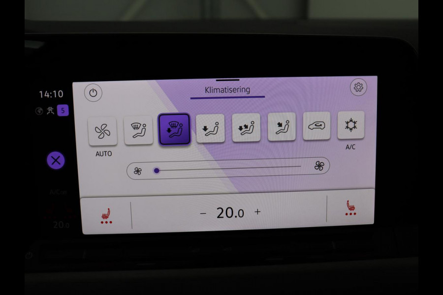 Volkswagen Golf 1.0 eTSI Life | Stoelverwarming | Camera | Massage | Carplay | Memory | Navigatie | Full LED | Sfeerverlichting | Adaptive cruise