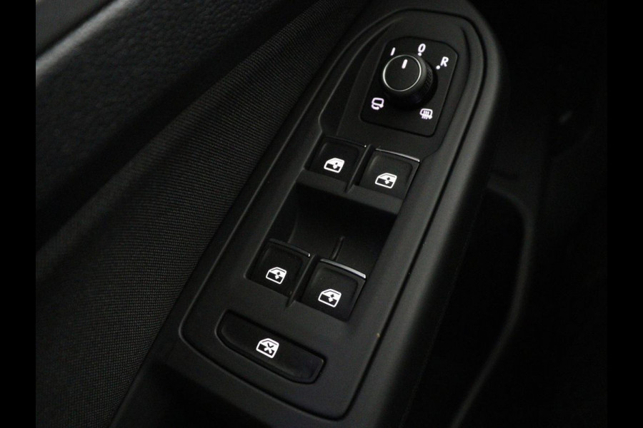 Volkswagen Golf 1.0 eTSI Life | Stoelverwarming | Camera | Massage | Carplay | Memory | Navigatie | Full LED | Sfeerverlichting | Adaptive cruise