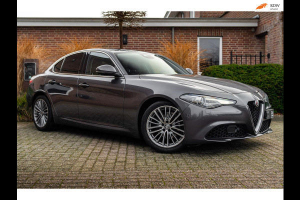 Alfa Romeo Giulia 2.0T Super 200 PK Aut. Xenon Leder Keyless PDC Camera 18''