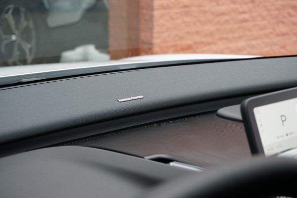 Volvo EX30 Single Motor Extended Range Plus 69 kWh * NIEUWSTAAT * + HARMAN KARDON / PARELMOER LAK