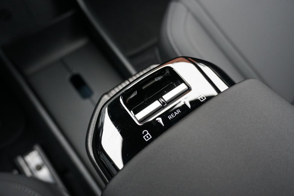 Volvo EX30 Single Motor Extended Range Plus 69 kWh * NIEUWSTAAT * + HARMAN KARDON / PARELMOER LAK