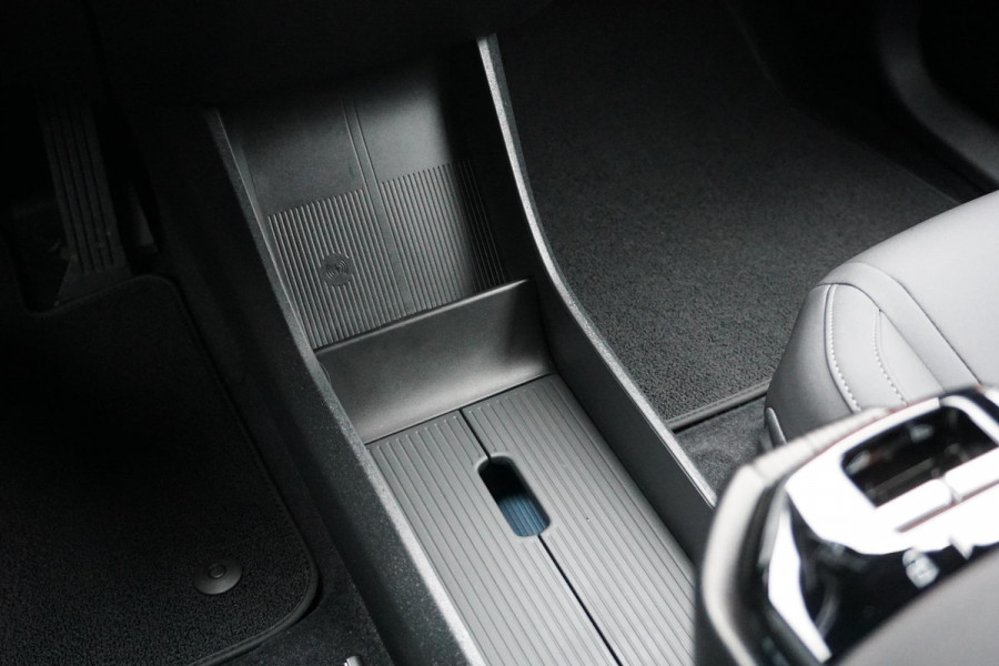 Volvo EX30 Single Motor Extended Range Plus 69 kWh * NIEUWSTAAT * + HARMAN KARDON / PARELMOER LAK