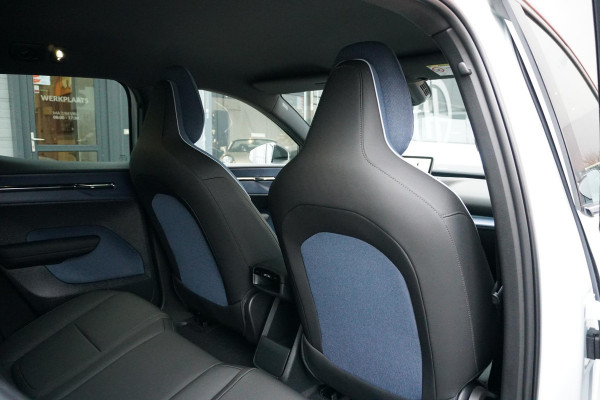 Volvo EX30 Single Motor Extended Range Plus 69 kWh * NIEUWSTAAT * + HARMAN KARDON / PARELMOER LAK