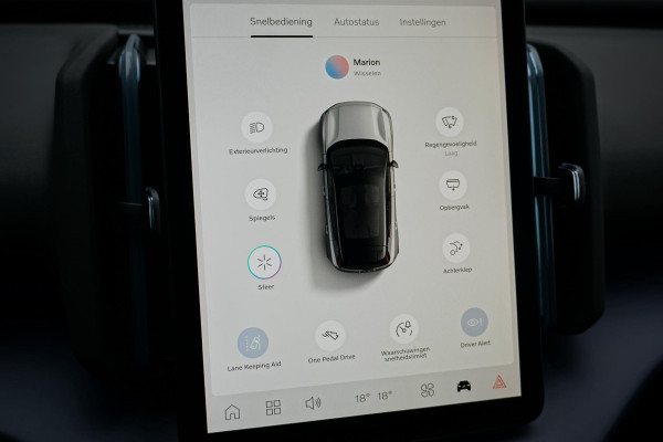 Volvo EX30 Single Motor Extended Range Plus 69 kWh * NIEUWSTAAT * + HARMAN KARDON / PARELMOER LAK