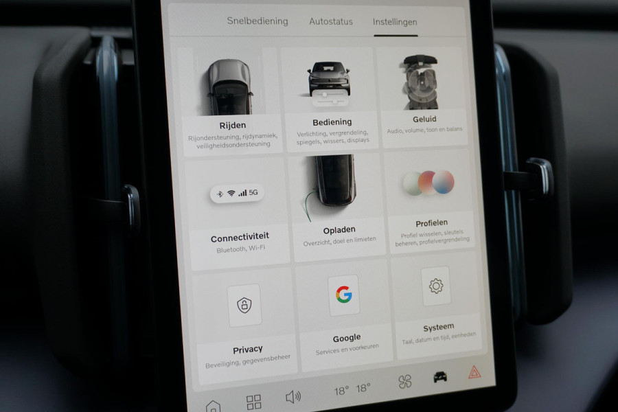 Volvo EX30 Single Motor Extended Range Plus 69 kWh * NIEUWSTAAT * + HARMAN KARDON / PARELMOER LAK