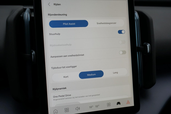 Volvo EX30 Single Motor Extended Range Plus 69 kWh * NIEUWSTAAT * + HARMAN KARDON / PARELMOER LAK