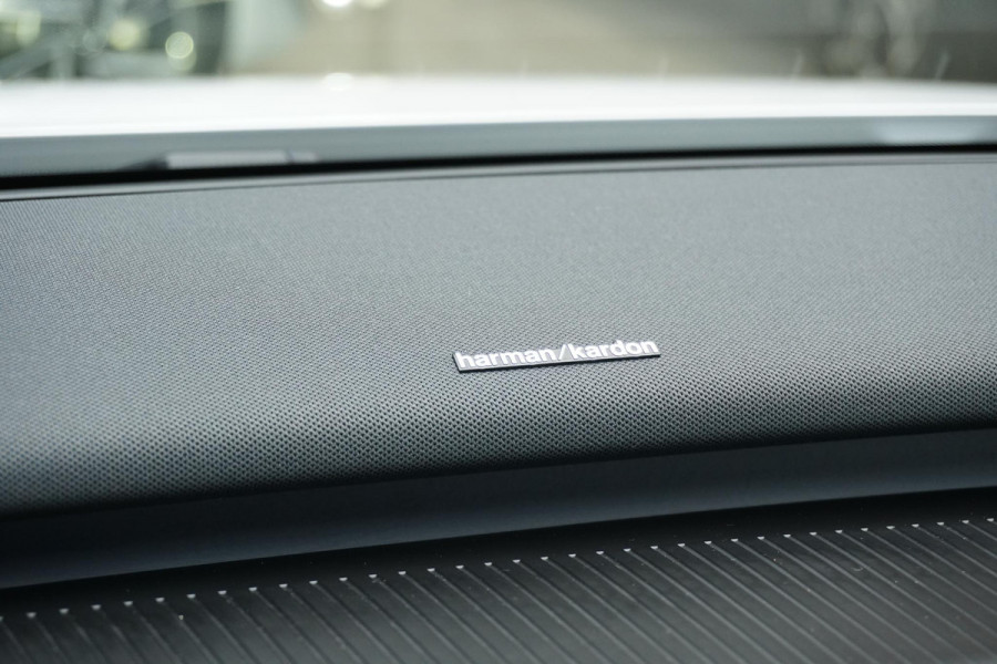 Volvo EX30 Single Motor Extended Range Plus 69 kWh * NIEUWSTAAT * + HARMAN KARDON / PARELMOER LAK