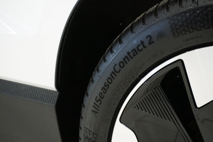 Volvo EX30 Single Motor Extended Range Plus 69 kWh * NIEUWSTAAT * + HARMAN KARDON / PARELMOER LAK