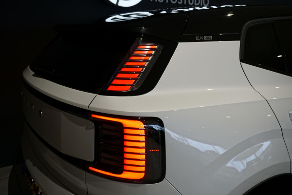 Volvo EX30 Single Motor Extended Range Plus 69 kWh * NIEUWSTAAT * + HARMAN KARDON / PARELMOER LAK