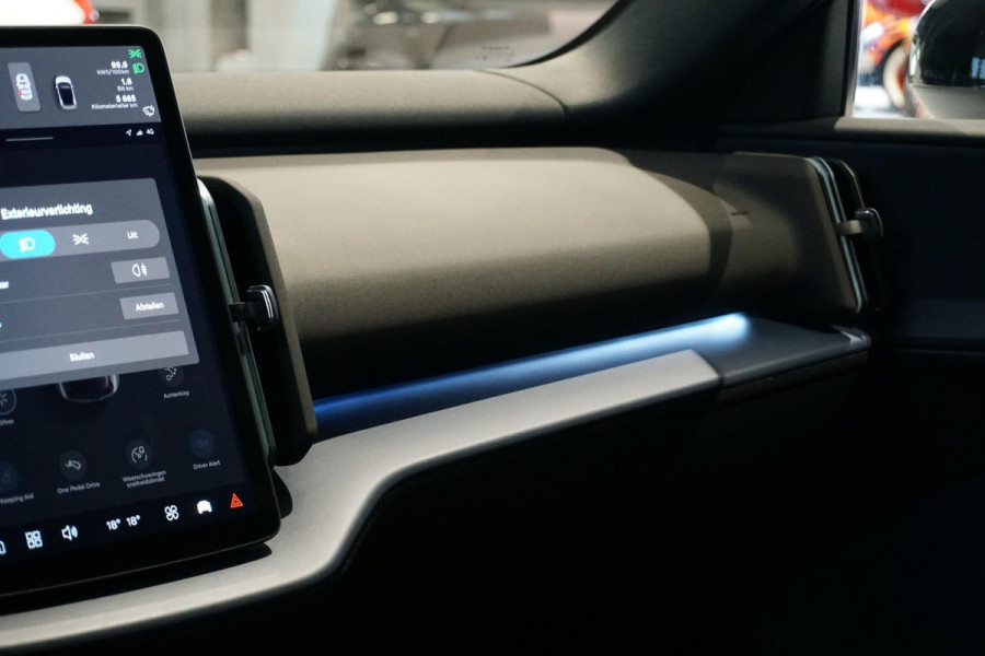 Volvo EX30 Single Motor Extended Range Plus 69 kWh * NIEUWSTAAT * + HARMAN KARDON / PARELMOER LAK