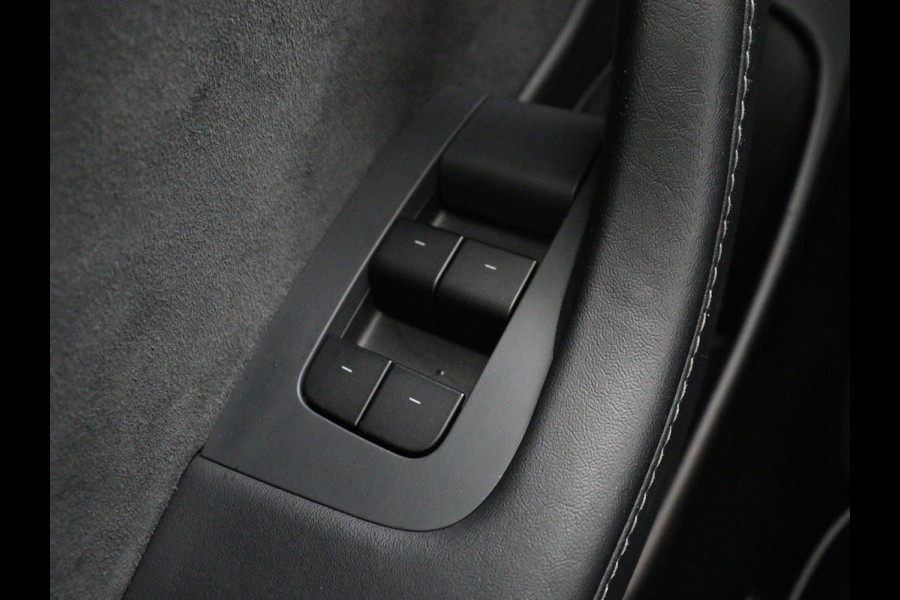 Tesla Model 3 Long Range AWD 75 kWh | Panoramadak | Autopilot | Achterbankverwarming | Leder | Camera | Keyless | Full LED | Navigatie | Stoelverwarming