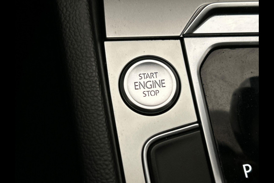 Volkswagen Passat Variant 2.0 TDI Comfortline Business Panormadak Adaptieve cruise Stoel Verwarming Carplay org. Nederlands