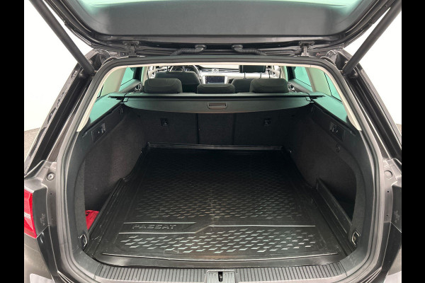 Volkswagen Passat Variant 2.0 TDI Comfortline Business Panormadak Adaptieve cruise Stoel Verwarming Carplay org. Nederlands