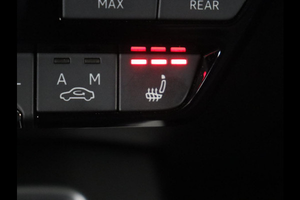 Audi A3 35 TFSI S edition | Stoelverwarming | Carplay | Navigatie | Half leder | Sportstoelen | Full LED | Audi Sound | Virtual Cockpit | Climate control | Parkeerhulp | DAB | Bluetooth | S Line