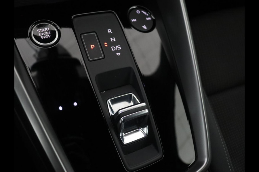 Audi A3 35 TFSI S edition | Stoelverwarming | Carplay | Navigatie | Half leder | Sportstoelen | Full LED | Audi Sound | Virtual Cockpit | Climate control | Parkeerhulp | DAB | Bluetooth | S Line