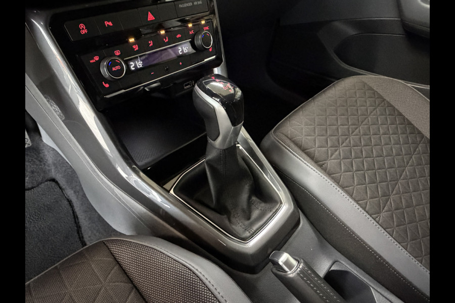 Volkswagen T-Cross 1.0 TSI AUT Style | Navi | Beats | Camera | 17 " | PDC V+A | Dode hoek | 100% Volkswagen dealer onderhouden!