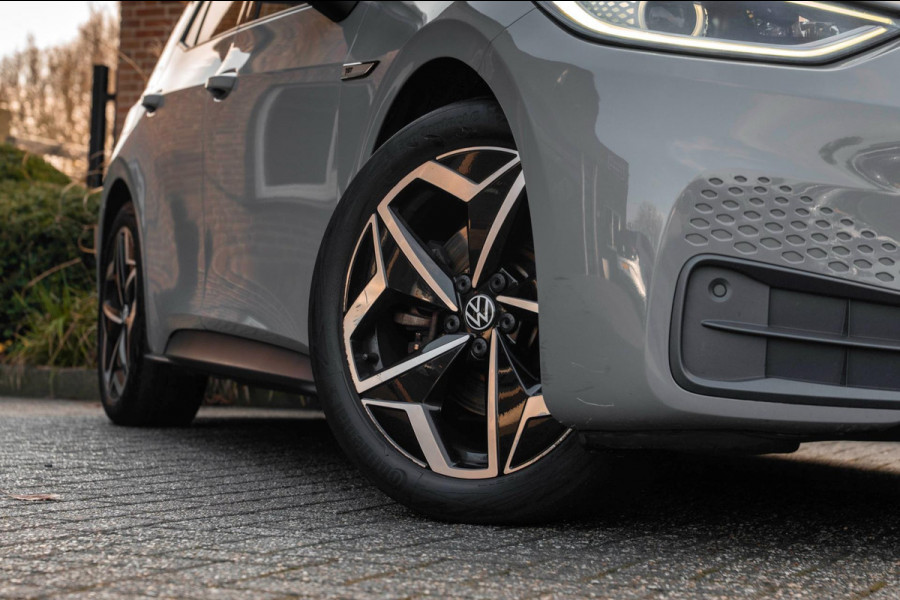 Volkswagen ID.3 First Plus 58 kWh 1e Eig Sfeerverlichting Keyless Adaptive Camera Stoelverwarming 19''