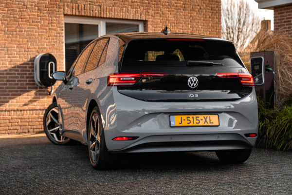 Volkswagen ID.3 First Plus 58 kWh 1e Eig Sfeerverlichting Keyless Adaptive Camera Stoelverwarming 19''