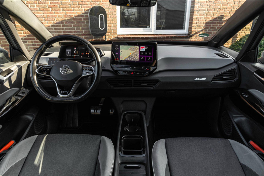 Volkswagen ID.3 First Plus 58 kWh 1e Eig Sfeerverlichting Keyless Adaptive Camera Stoelverwarming 19''