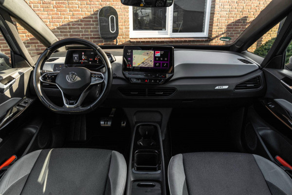 Volkswagen ID.3 First Plus 58 kWh 1e Eig Sfeerverlichting Keyless Adaptive Camera Stoelverwarming 19''