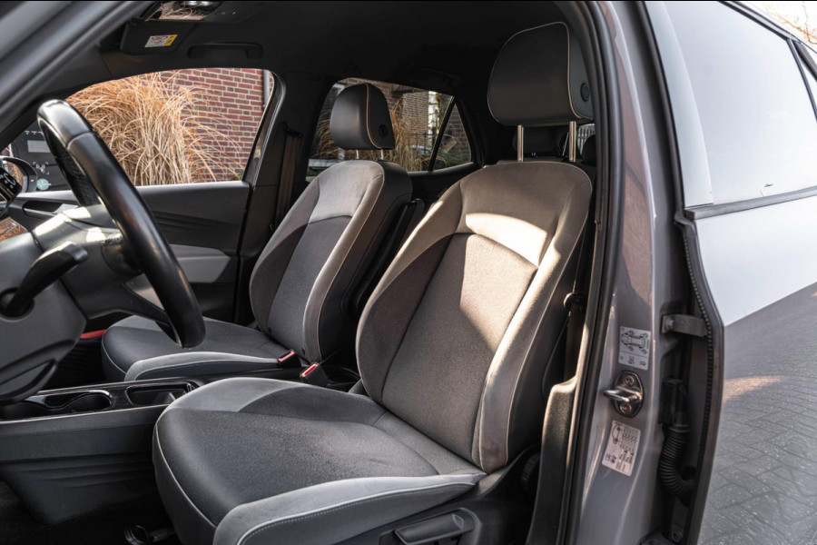 Volkswagen ID.3 First Plus 58 kWh 1e Eig Sfeerverlichting Keyless Adaptive Camera Stoelverwarming 19''