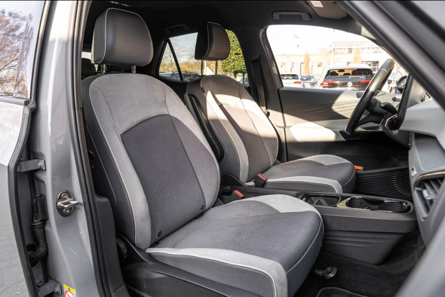 Volkswagen ID.3 First Plus 58 kWh 1e Eig Sfeerverlichting Keyless Adaptive Camera Stoelverwarming 19''