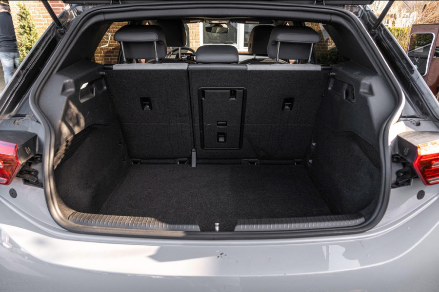 Volkswagen ID.3 First Plus 58 kWh 1e Eig Sfeerverlichting Keyless Adaptive Camera Stoelverwarming 19''