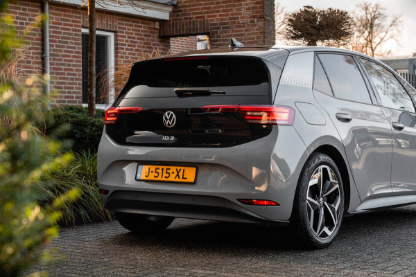 Volkswagen ID.3 First Plus 58 kWh 1e Eig Sfeerverlichting Keyless Adaptive Camera Stoelverwarming 19''
