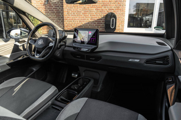 Volkswagen ID.3 First Plus 58 kWh 1e Eig Sfeerverlichting Keyless Adaptive Camera Stoelverwarming 19''